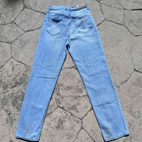 Women's Guess Skinny Straight Leg Los Angeles Light-Wash Jeans - Picture 2 of 6